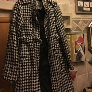 BB Dakota Black and White Houndstooth Trench Coat